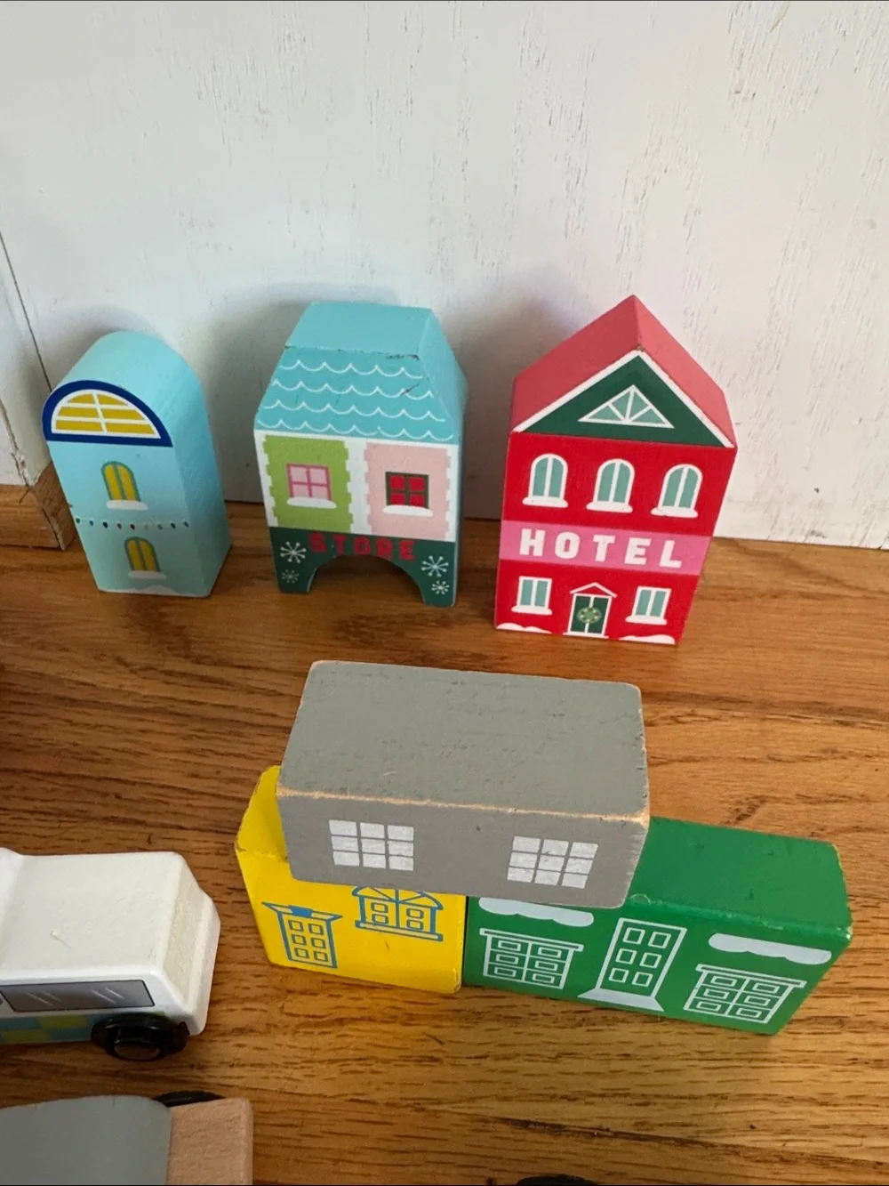 Title: Mixed Wooden Town & Vehicle Lot - Compatible with Thomas Train Tracks